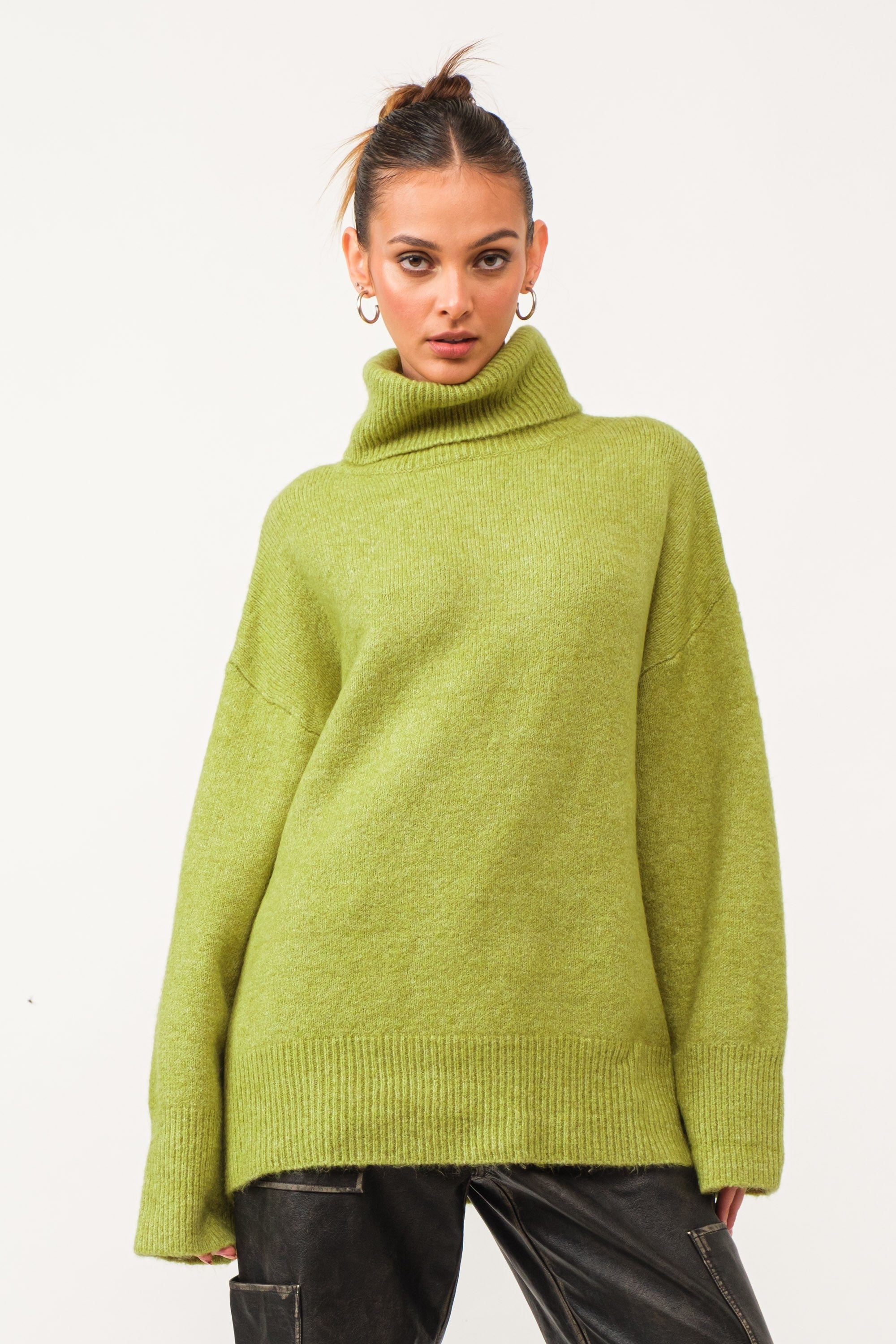 SWEATERS & KNITS – Loucia