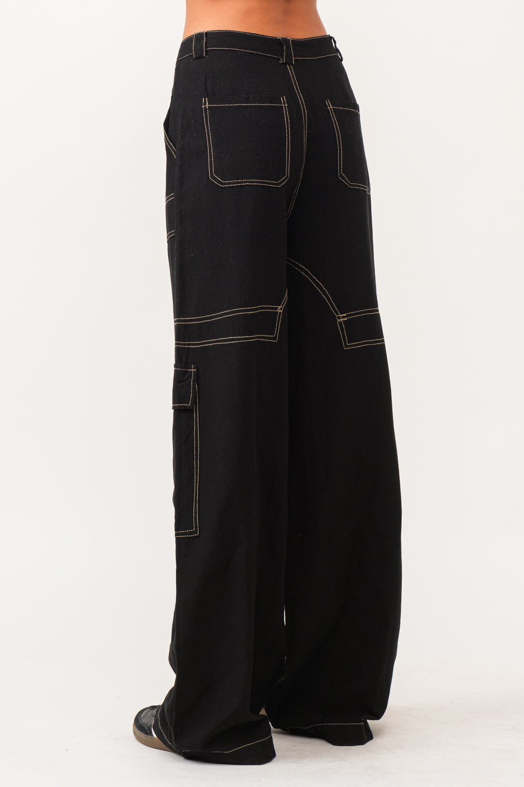 Carli High-Waist Contrast-Stitch Linen Cargo Pants - Black