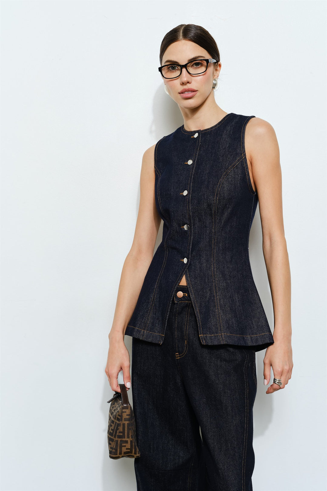 LC2415T_INDIGO_4675963