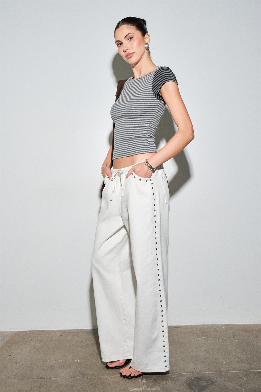 LC2882T_GRAYSTRIPE_5409787