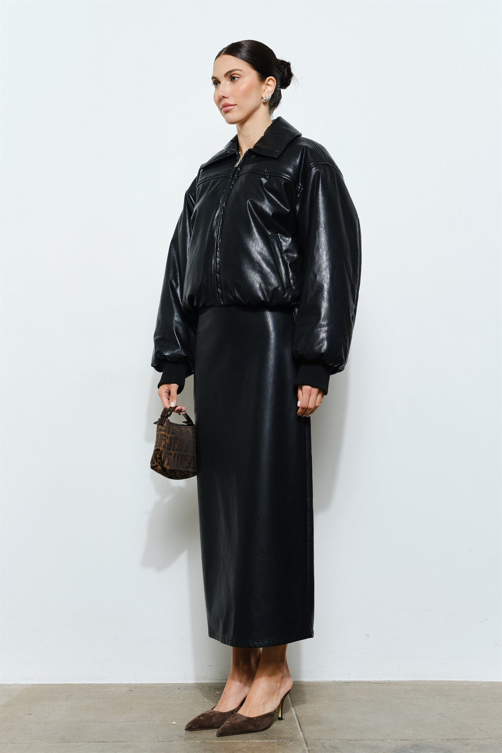 LC2491J_BLACK_5013247