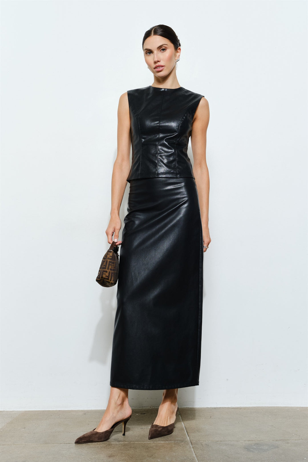 LC1657S_BLACK_4813807