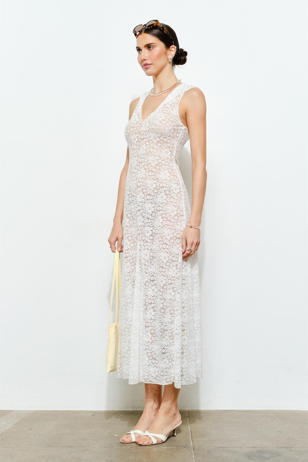 LC2557D_WHITE_5179584