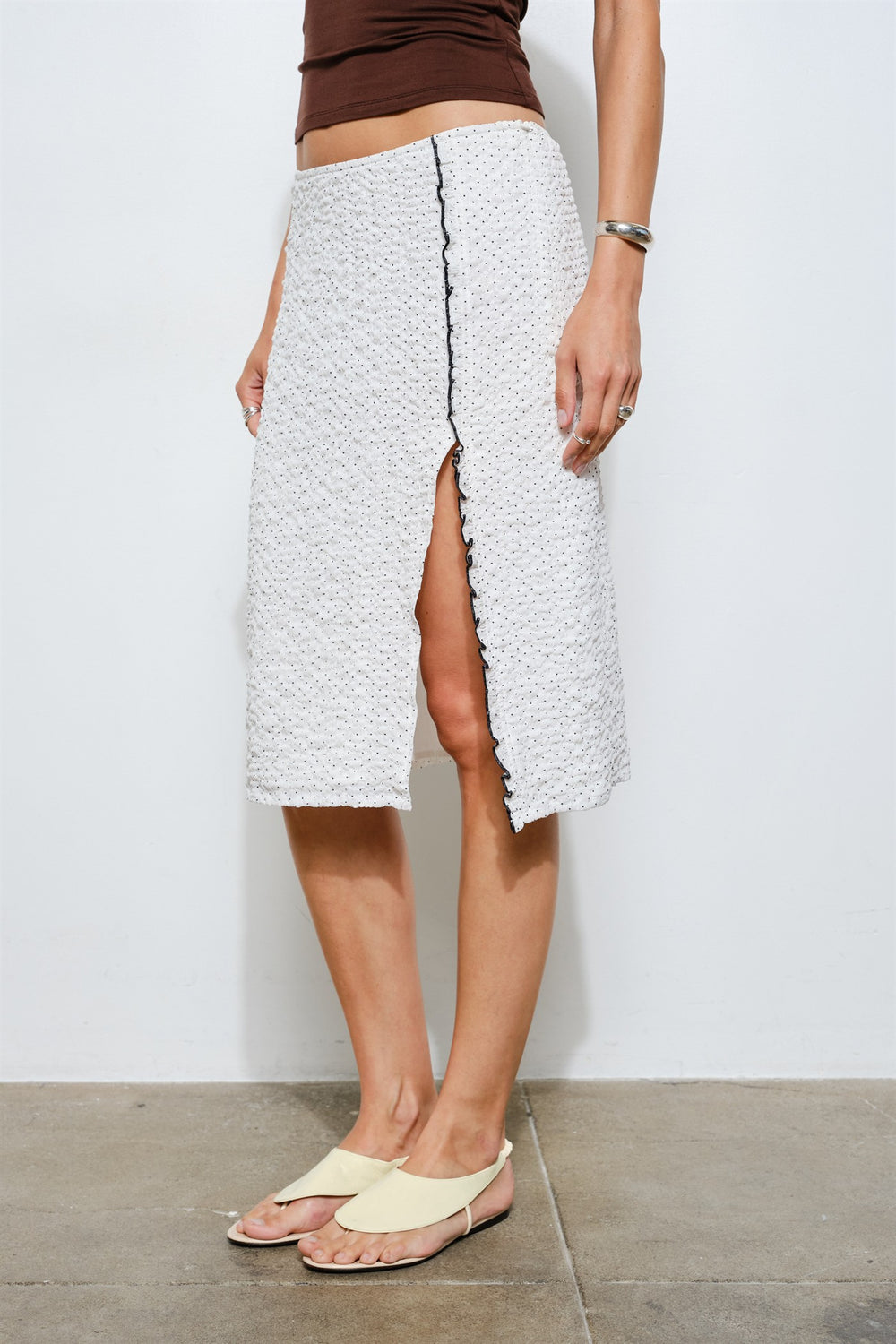 LC2540S_WHITE_4419344