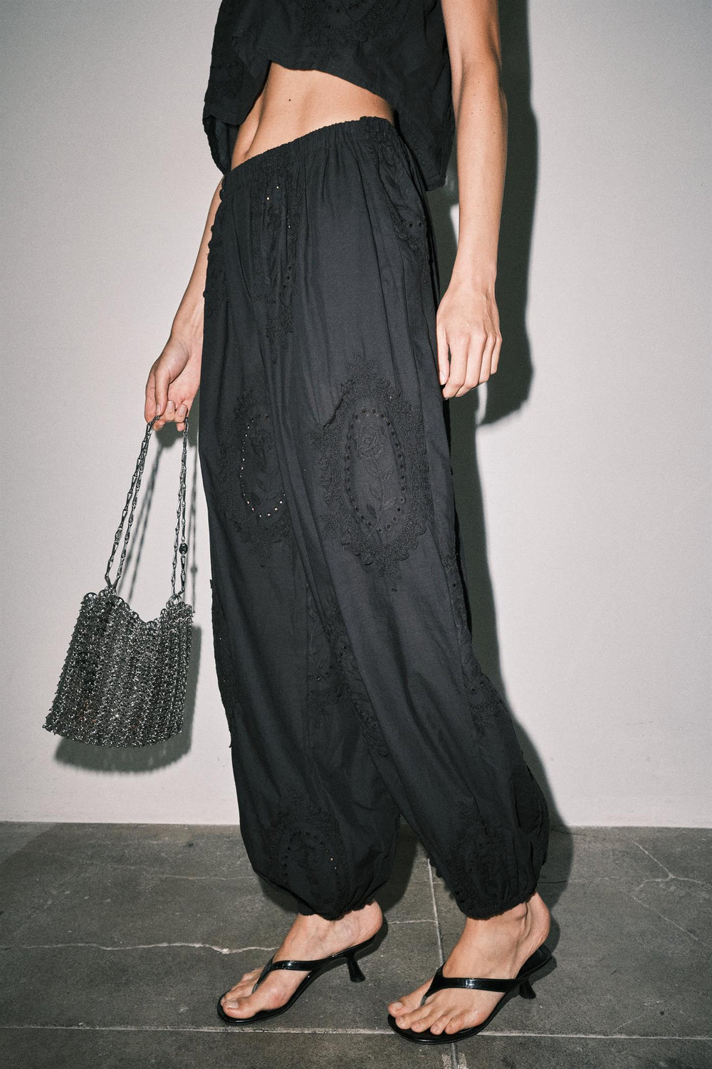 LC2843P_BLACK_5618045