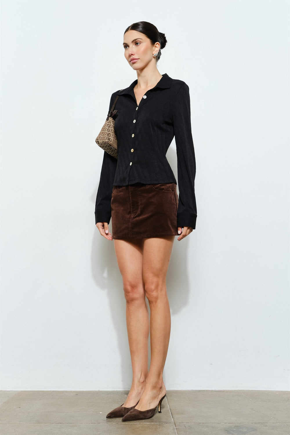 LC2210T_BLACK_4813859