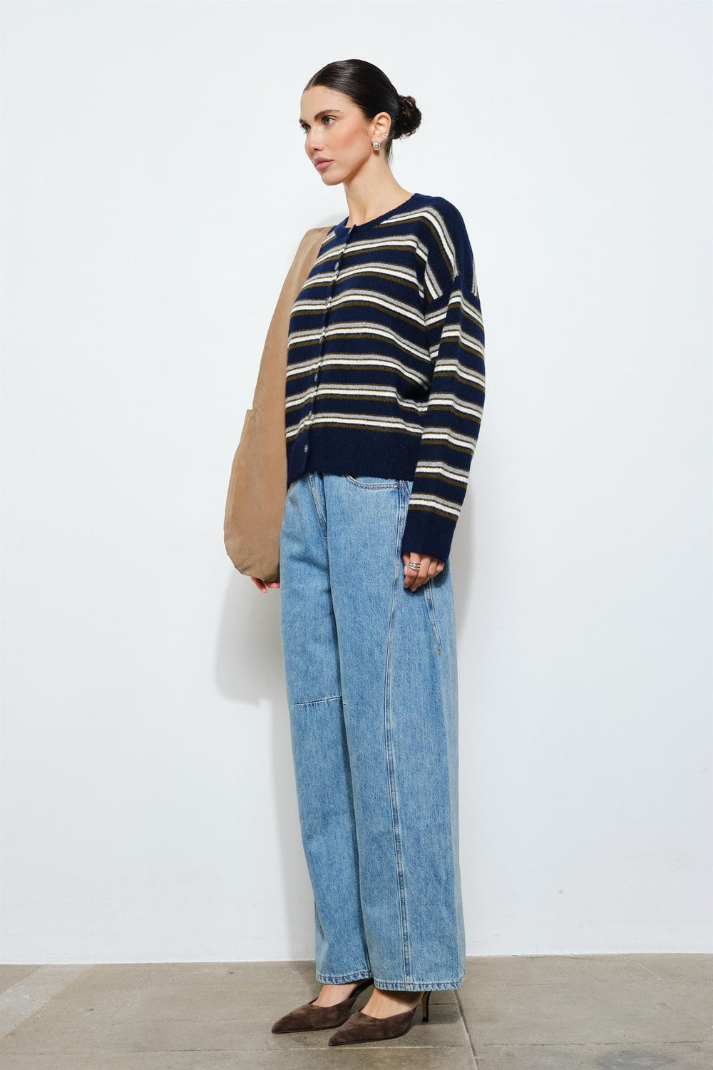 LC2402C_NAVY_4984935