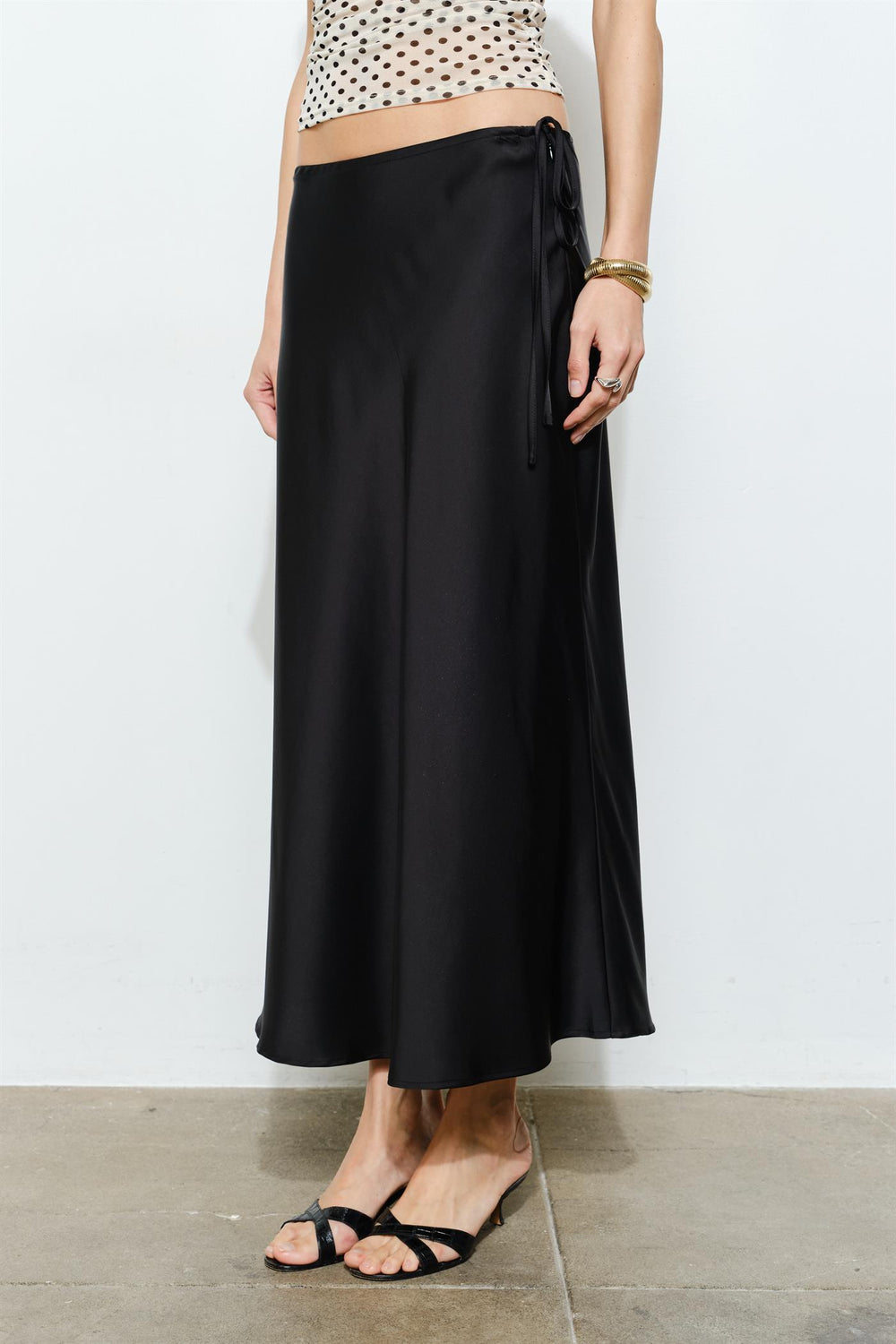 LC2340S_BLACK_5128351