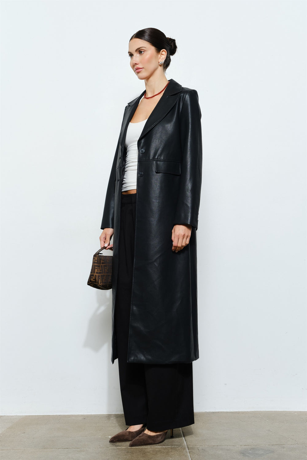 LC2211J_BLACK_4739353