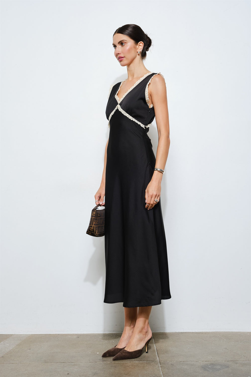 LC2233D_BLACK_4419255