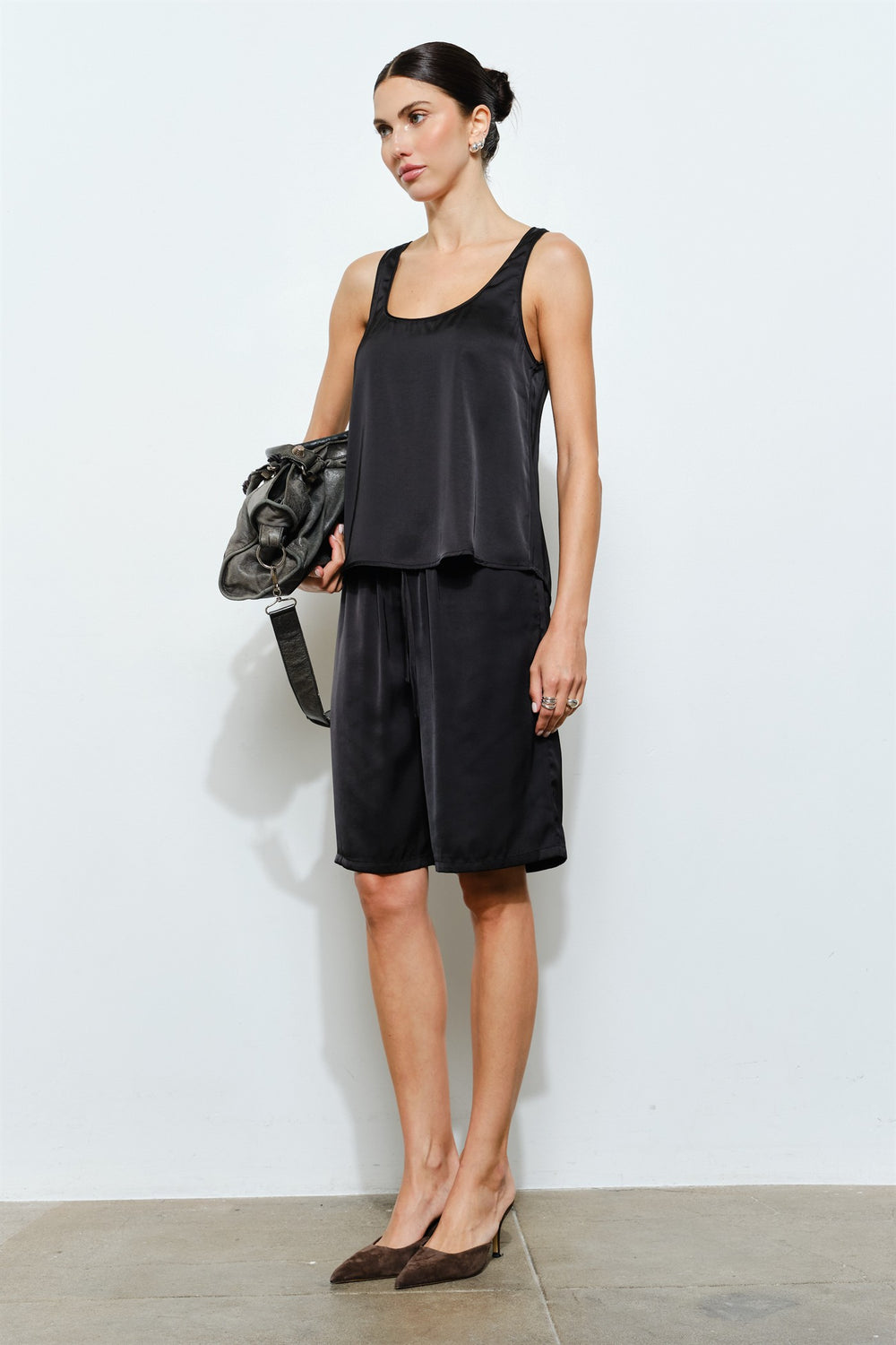 LC2476T_BLACK_4540638