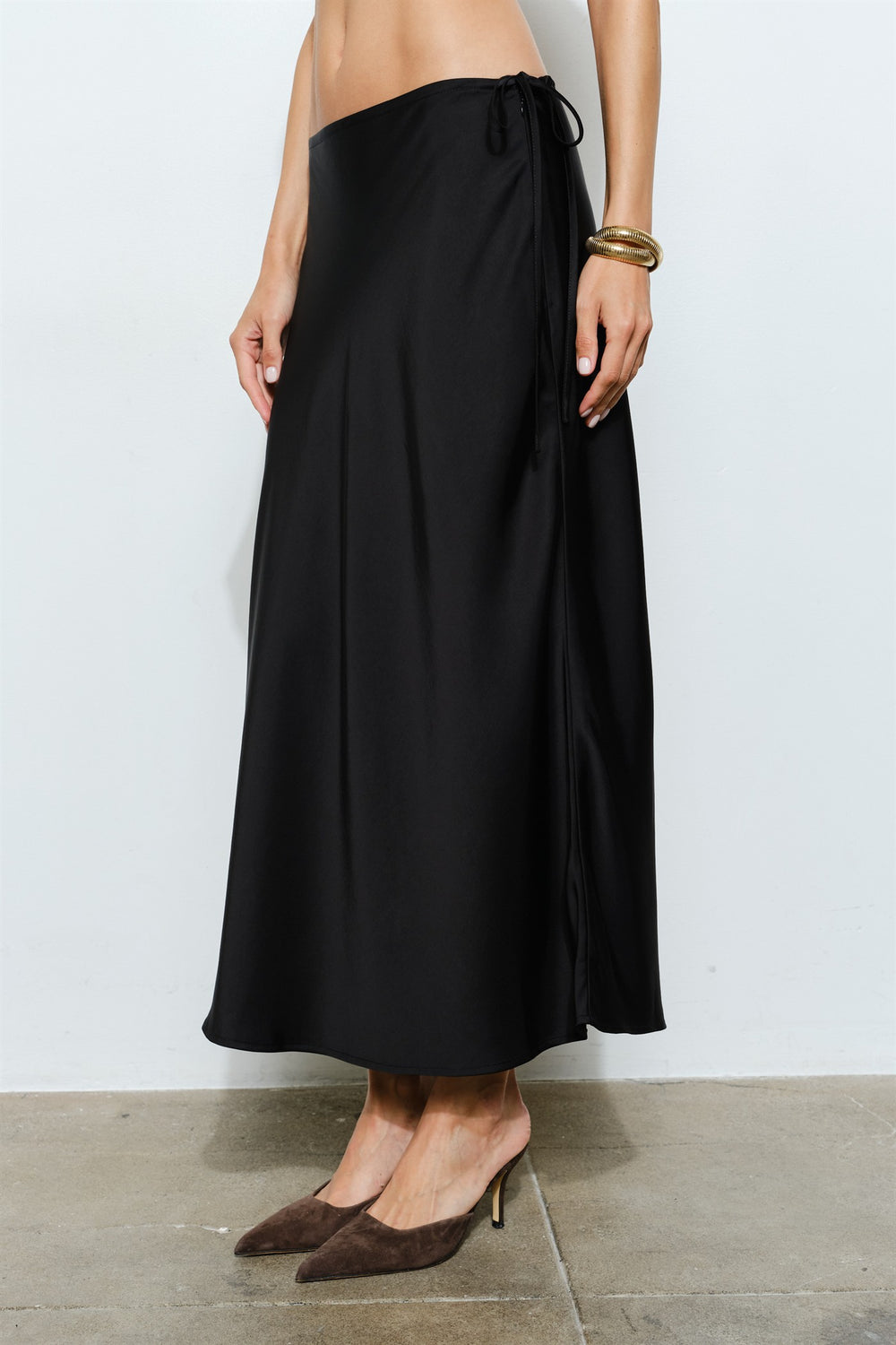 LC2340S_BLACK_4675954