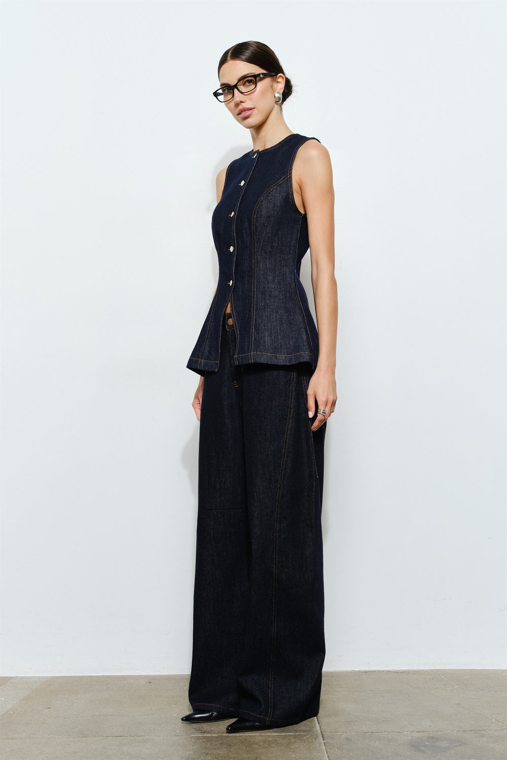 LC2415T_INDIGO_4675964