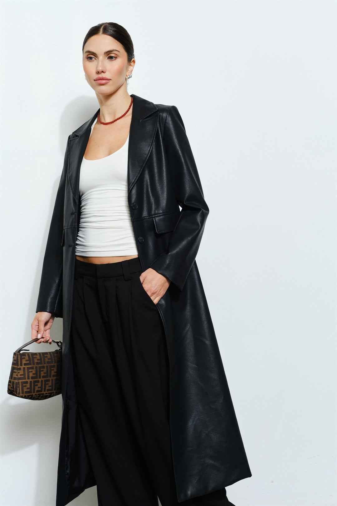 LC2211J_BLACK_4739352