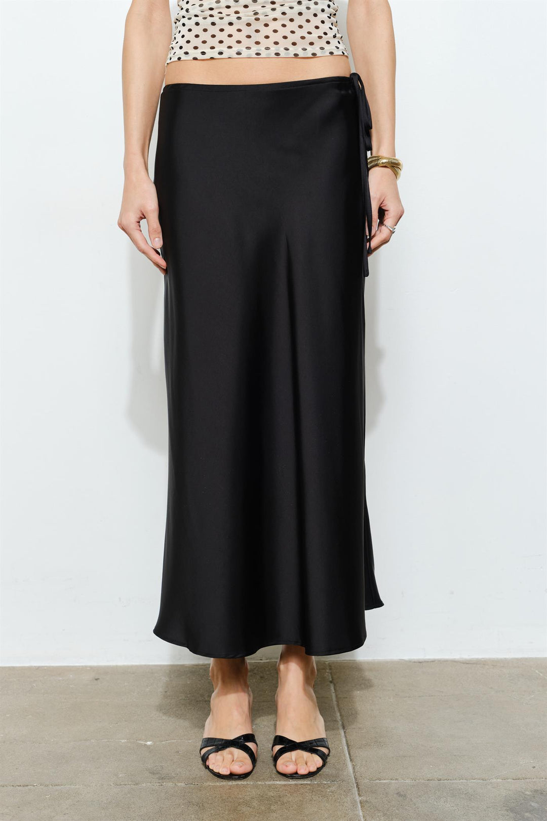 LC2340S_BLACK_5128350